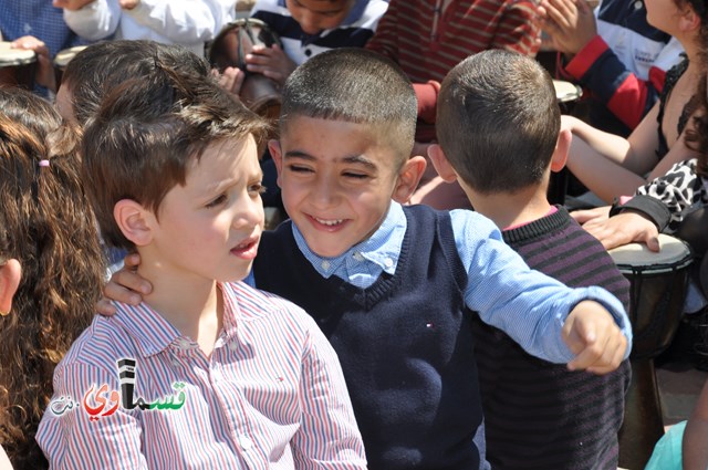 كفرقاسم – فيديو: بساتين الامل, السلام , والمحبة تحتفل بعيد الام على انغام عمو انس وجوقته ..